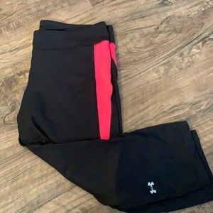 Women’s UNDER ARMOUR capris size large